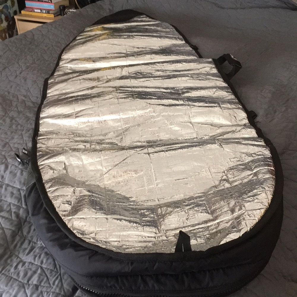 Dakine 6’3” surfboard bag